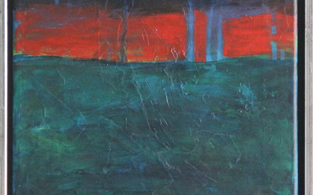 Solnedgang bag mørke skyer
