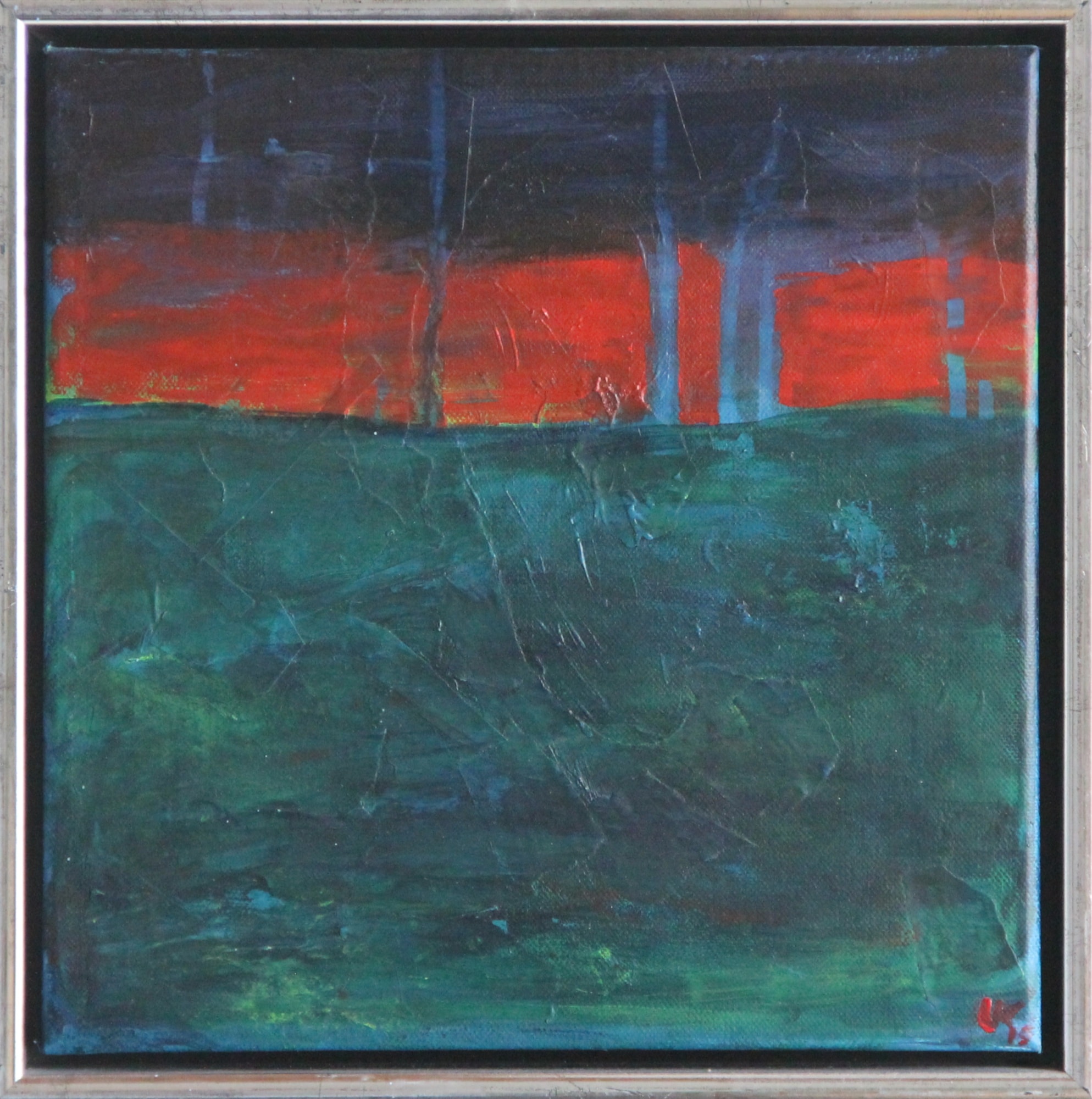 Solnedgang bag mørke skyer